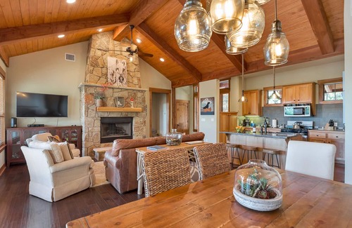 Leander Cottage | Awesome Cottage in The Hollows Resort, Hiking Trails, 4 Pools, Hill Country View!