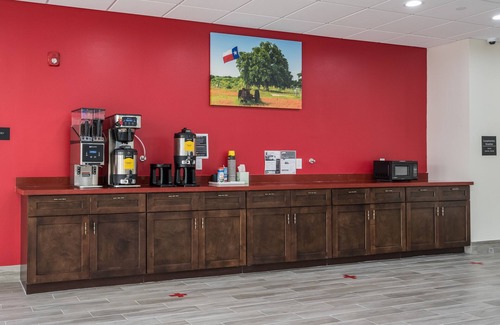 Katy Hotel | Awesome Find! Near Typhoon Texas Waterpark, FREE Parking, FREE Breakfast!