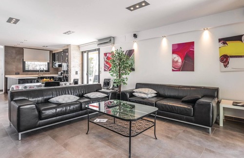Bon Relax House | Awesome home in Sant Pere Pescador