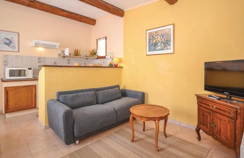 Crillon-le-Brave House | Awesome home in Crillon le Brave