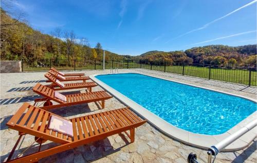 Gospic House | Awesome Home In Barlete With Kitchen