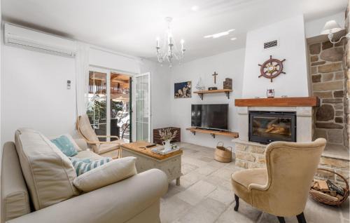 Ribarica House | Awesome Home In Cesarica With Sauna