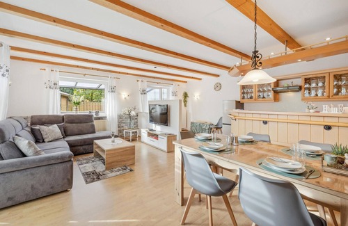 Victorbur House | Awesome home in Südbrookmerland