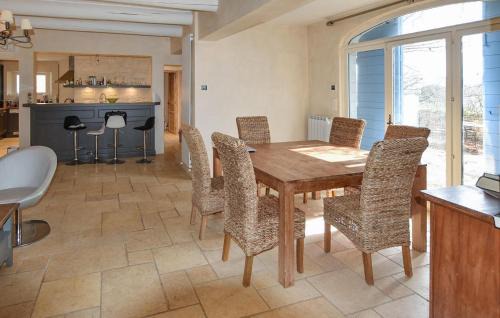 Goult House | Awesome Home In Goult With Wifi