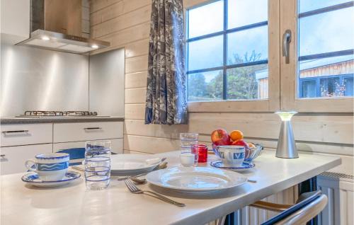 Heinkenszand House | Awesome Home In Heinkenszand With Wifi