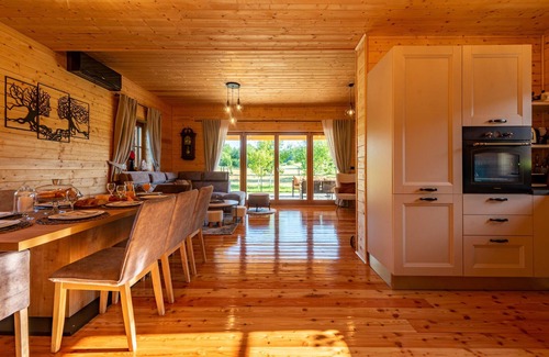 Lovinac House | Awesome home in Licko Cerje with WiFi