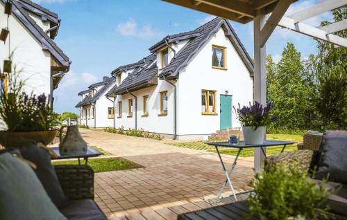 Nowecin House | Awesome Home In Nowecin With Kitchen