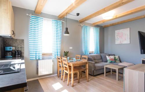 Nowecin House | Awesome Home In Nowecin With Kitchen