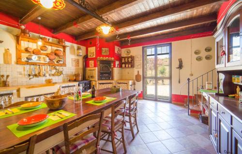 Palazzo Adriano House | Awesome Home In Palazzo Adriano