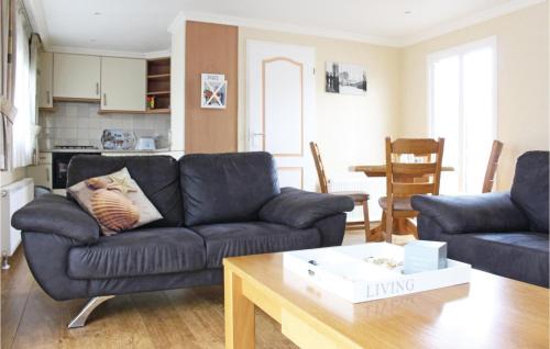 Sint-Annaland House | Awesome Home In Sint-Annaland With Wifi