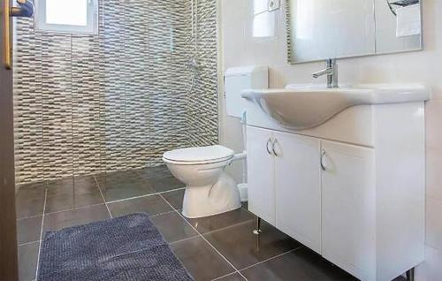 Viskovici House | Awesome Home In Sveti Lovrec Labinski