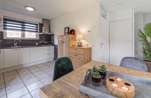 Wemeldinge House | Awesome home in Wemeldinge with kitchen