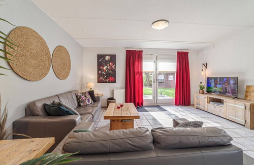 Wemeldinge House | Awesome home in Wemeldinge with kitchen