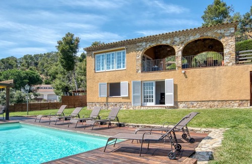 Vall-Llobrega Villa | AWESOME HOUSE IN VALL-LLOBREGA WITH SWIMMING POOL