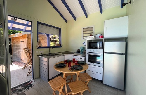 Trois-Rivieres House | AWMONY'KAZ: Charming bungalow with swimming pool and Balneo jets.