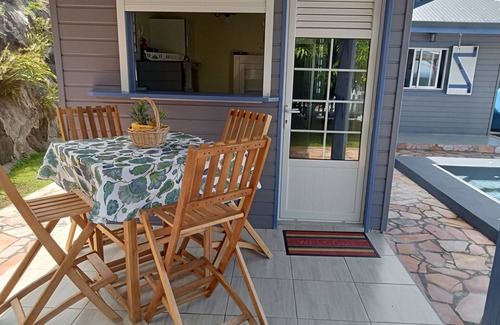 Trois-Rivieres House | AWMONY'KAZ: Charming bungalow with swimming pool and Balneo jets.