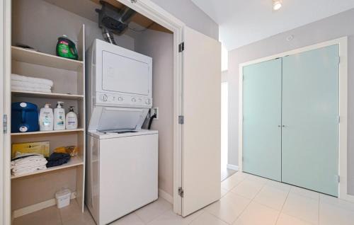 Port Coquitlam Apartment | Axis Peak, Entire Private Guest Suite