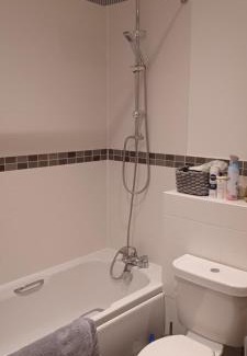 Aylesbury House | Aylesbury Lovely Double and Single Bedroom with Guest only Bathroom