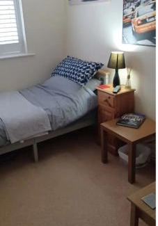Aylesbury House | Aylesbury Lovely Double and Single Bedroom with Guest only Bathroom
