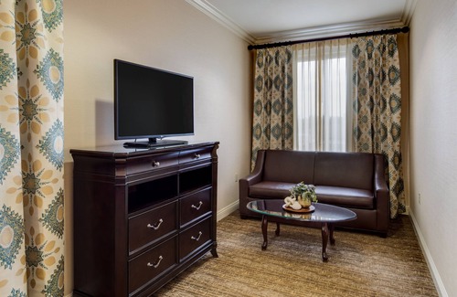 Downtown Village Hotel | Ayres Hotel Fountain Valley - Huntington Beach