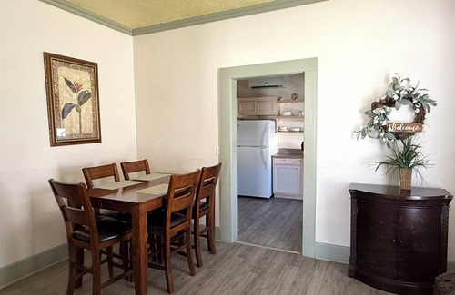 Palatka Cottage | Azalea Cottage – Walk to Riverfront & Downtown, Boat-Friendly Driveway