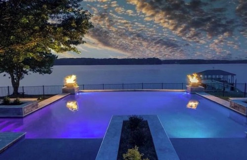 Lake Norman of Catawba Cottage | Azalea Retreat- The Lodge by Avantstay Best View