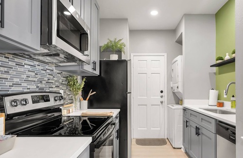 Northgate Apartment | Azalea: Studio Apt, 4 minute walk to A&M