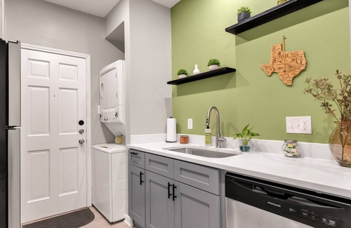 Northgate Apartment | Azalea: Studio Apt, 4 minute walk to A&M