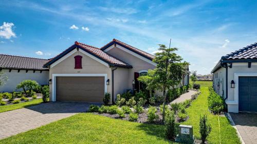 Braden River House | Azario Sunrise ! Active Lifestyle Community! Near AMI and Tampa
