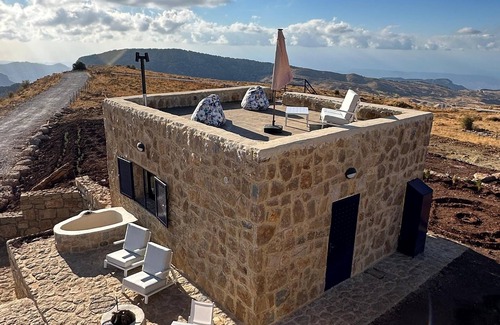 Tannourine El Tahta Cabin | Azura Cabin