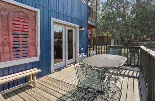 Crestone Apartment | Azure Oasis A Sunlit Serenity Near Downtown Crestone