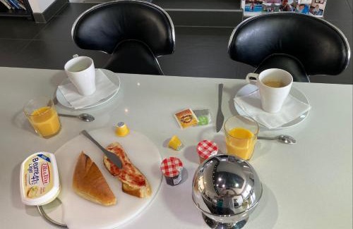 Issenheim House | B&B Chez l'habitant Chambre Privative Sur La Route Des Vins Tv Parking box vélo bike