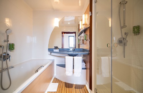 Calais Frethun Hotel | B&B HOTEL Calais Terminal Cité de l'Europe 4 étoiles