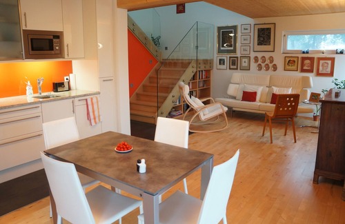 Kaisermuhlen House | B&B Suite, free parking, top location, 2 Mins Walk To Metro Station & Danube