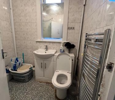 Thames Ditton House | B&H Stays