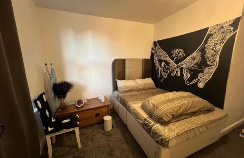 Thames Ditton House | B&H Stays