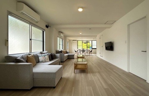 Hatsukaichi Apartment | b hotel KANIWASOU 2 BR Apt Near Itsukushima Shrine for 12 Ppl