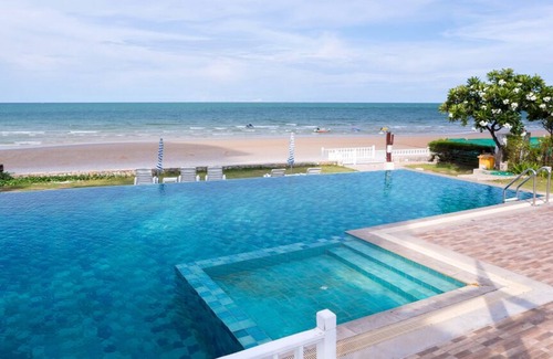Khao Takiab Apartment | Baan PooLom HH 3Bedroom Apt Garden View