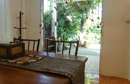 Wua Lai House | Baan Ragang : Cozy Entire House in Old Chiang Mai