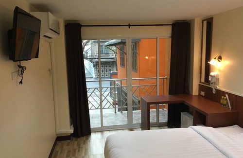 Khao San Hotel | Baan Wanchart Bangkok Residences