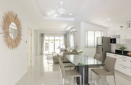 Pa Klok Villa | BaanPromphun Pool Villa by BV