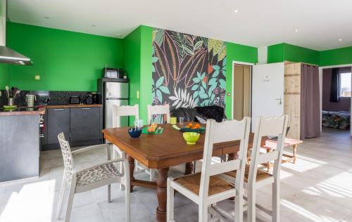 Saint-Come-de-Fresne Apartment | Babord, appt avec terrasse et vue mer