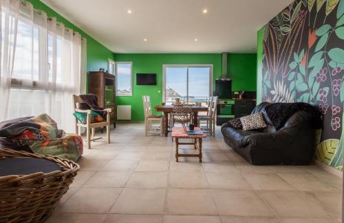 Saint-Come-de-Fresne Apartment | Babord, appt avec terrasse et vue mer