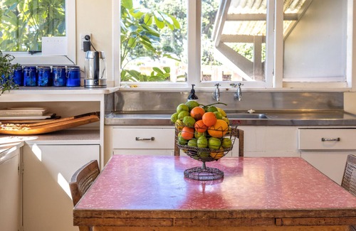 Onetangi House | BACH ON THE BEACH | Coast & Country |