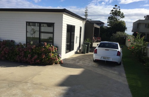 Ohope House | Bach or holiday home, 3 bedrooms, 2 bathrooms (sleeps 6)