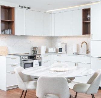 Bay Village Apartment | Back-Bay 2BR Penthouse w Roof top and GYM