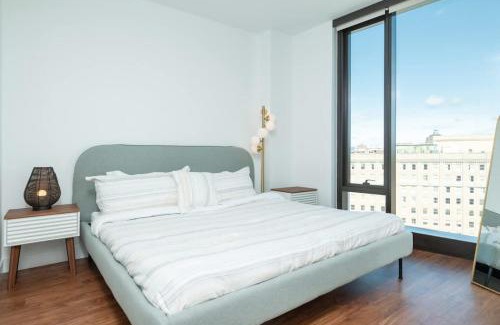 Bay Village Apartment | Back-Bay 2BR Penthouse w Roof top and GYM