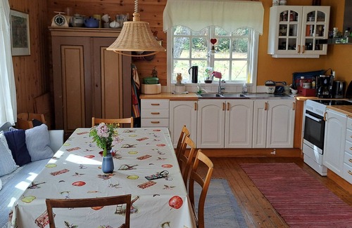 Ullared House | Back to nature. Vacation home with panoramic views of the lake. Up to 8 persons.