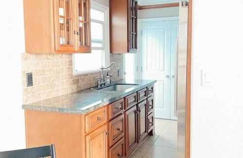 West Newport Cottage | Back Unit · Beach House in the <3 of Balboa Peninsula