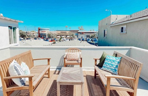 West Newport Cottage | Back Unit · Beach House in the <3 of Balboa Peninsula